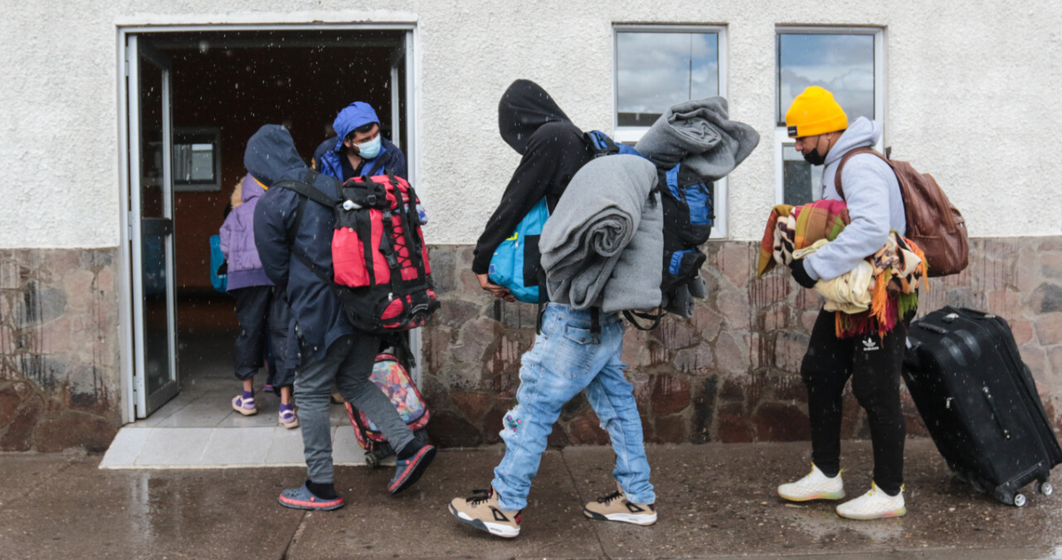 CPLT ordena al Servicio de Migraciones informar vuelos de expulsión de extranjeros