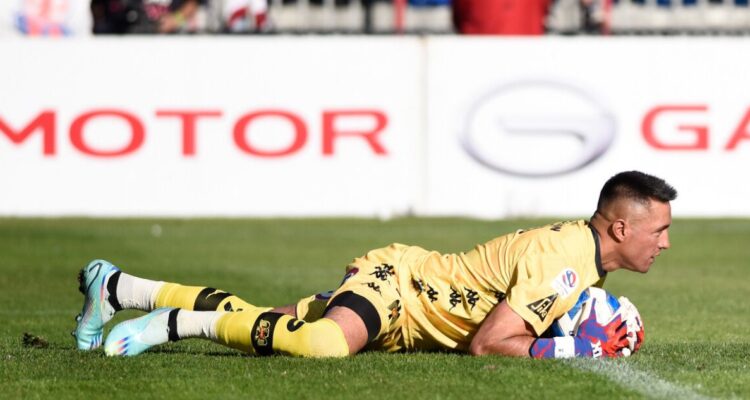 Miguel Pinto recibió insultos una y otra vez en duelo de Copa Chile