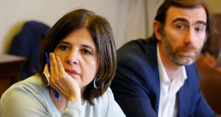 Ministra Ríos desdramatiza eventual acusación constitucional por polémica con reos mapuche de Angol