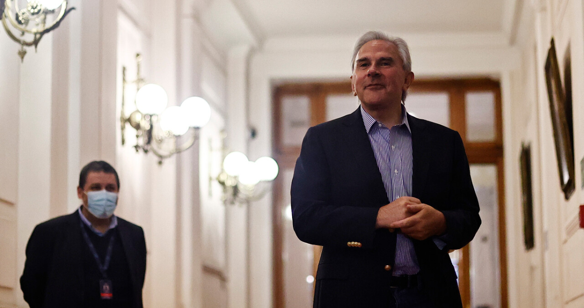 Senador Moreira descarta acuerdo para octubre: “No vamos a apurar este proceso”
