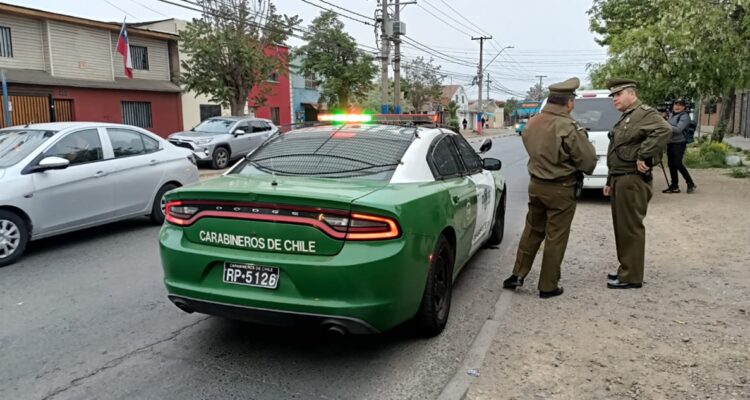 Sujetos golpean en la cabeza a un hombre para derribarlo y quitarle su moto en Cerro Navia