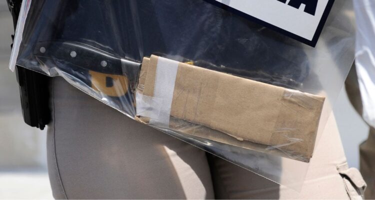 Joven muere tras ser apuñalado en el cuello en Quintero