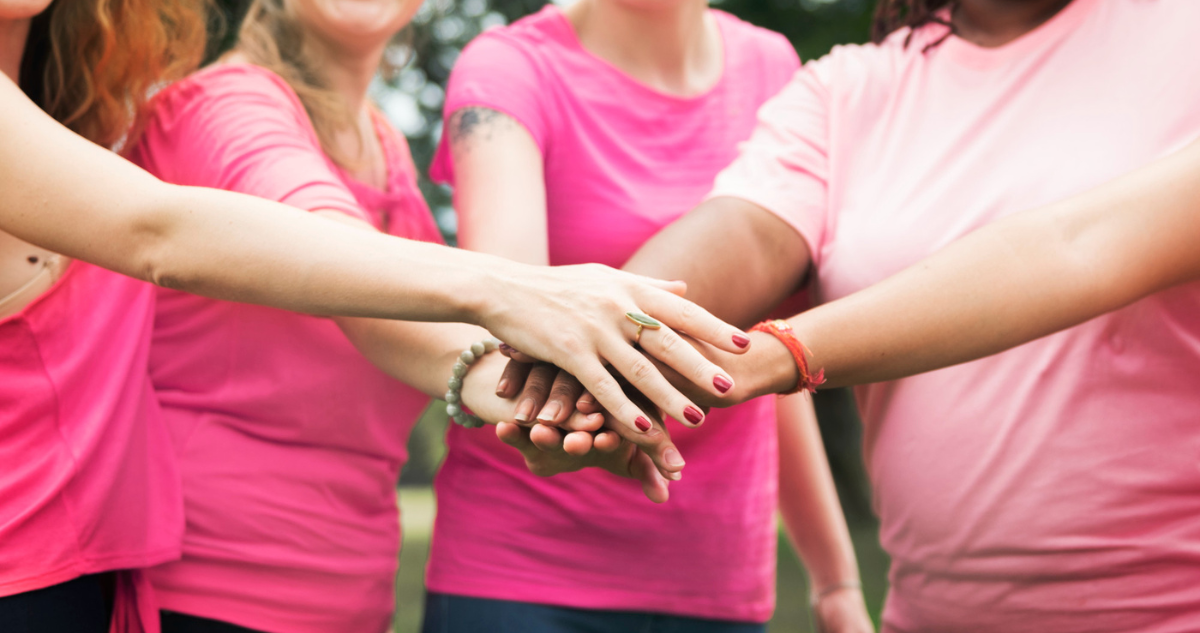 Grupo de mujeres diagnosticadas con cáncer, luchando contra la enfermedad