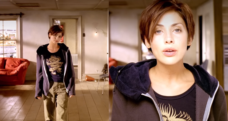 Natalie Imbruglia en el video músical de Torn. La cantante reveló que su look androgeno y sobrio en el clip se debía a que tenía dismorfia corporal y no queria que nadie la viera