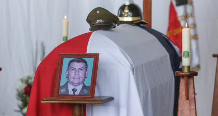 Papá de sargento Retamal critica al Gobierno: “Le hemos pedido que se mantengan un poco al margen”