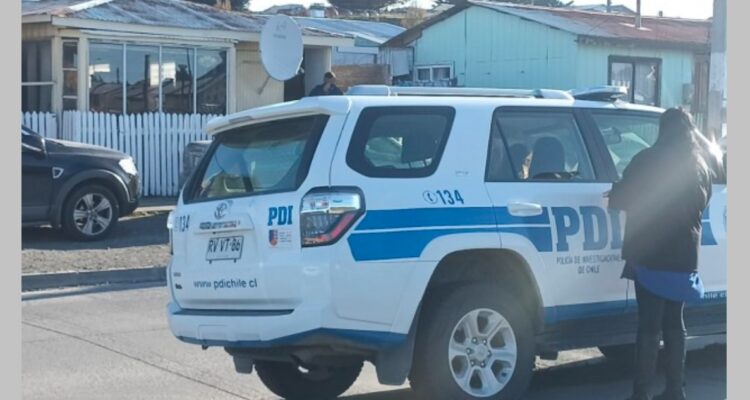 PDI de Punta Arenas fuera de casa de paramédico encontrado muerto