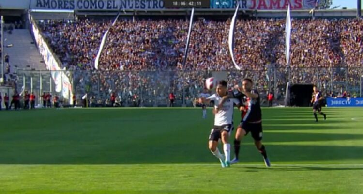 El penal para Colo Colo que dejó más de una duda en el Monumental.