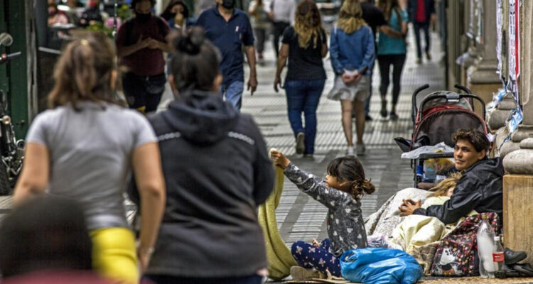 Estos son los países más endeudados en Latam: Argentina no es el primero y Chile está al final