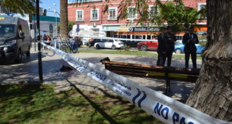 Hombre muere acuchillado en plena Plaza de Armas de Ovalle