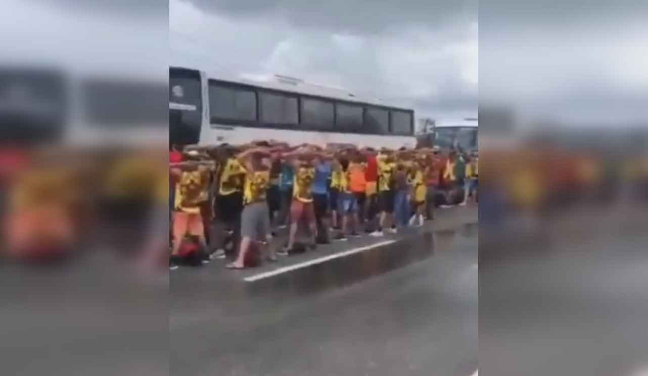 Policías de carreteras retrasan a votantes en Brasil