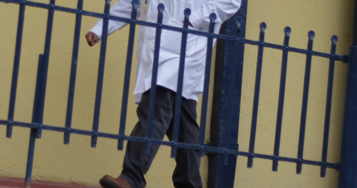 Denuncia contra profesor por abuso sexual