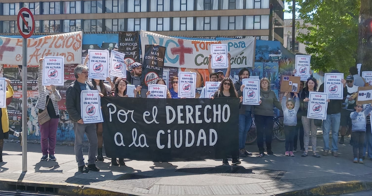 Vecinos de Concepción protestan por nuevo edificio
