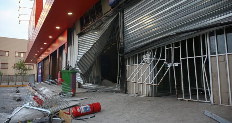 115 detenidos en la RM tras 18-O: Monsalve asegura que “vamos a revisar lo que pasó en Puente Alto”