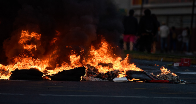 18-O: delegada Dresdner confirma querella contra detenidos por destrozos y agresiones a carabineros