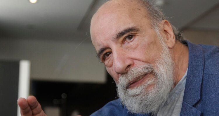 Raúl Zurita gana el Premio Internacional de Poesía Federico García Lorca: “Ensancha los límites”
