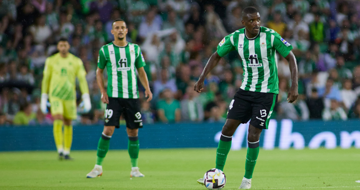 Real Betis vence al Almería y sube a la parte alta de la tabla en La Liga.