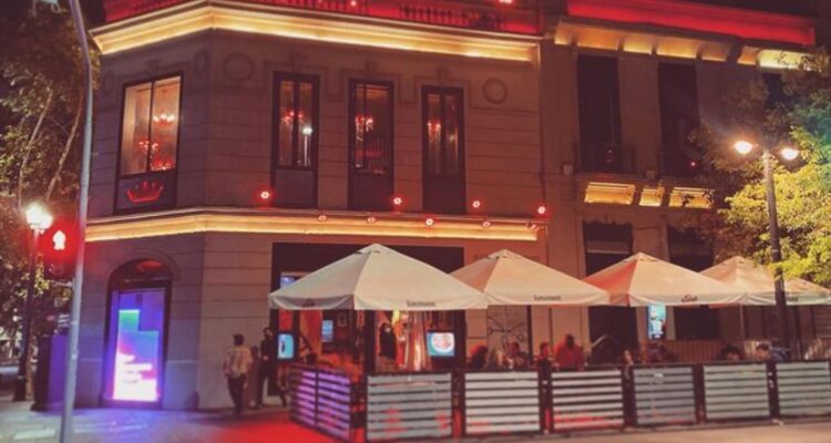 Municipalidad de Santiago afirma que CMN debe dar permisos para pintar fachadas tras polémica en Lastarria