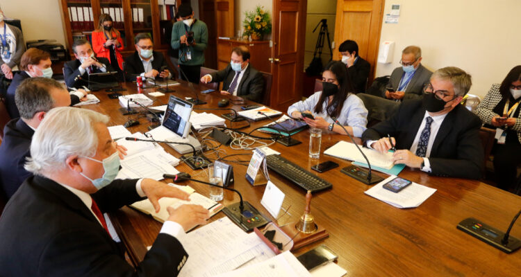 Reforma Tributaria: proyecto beneficiaría a 900 mil personas por exenciones en cuidado y arriendos