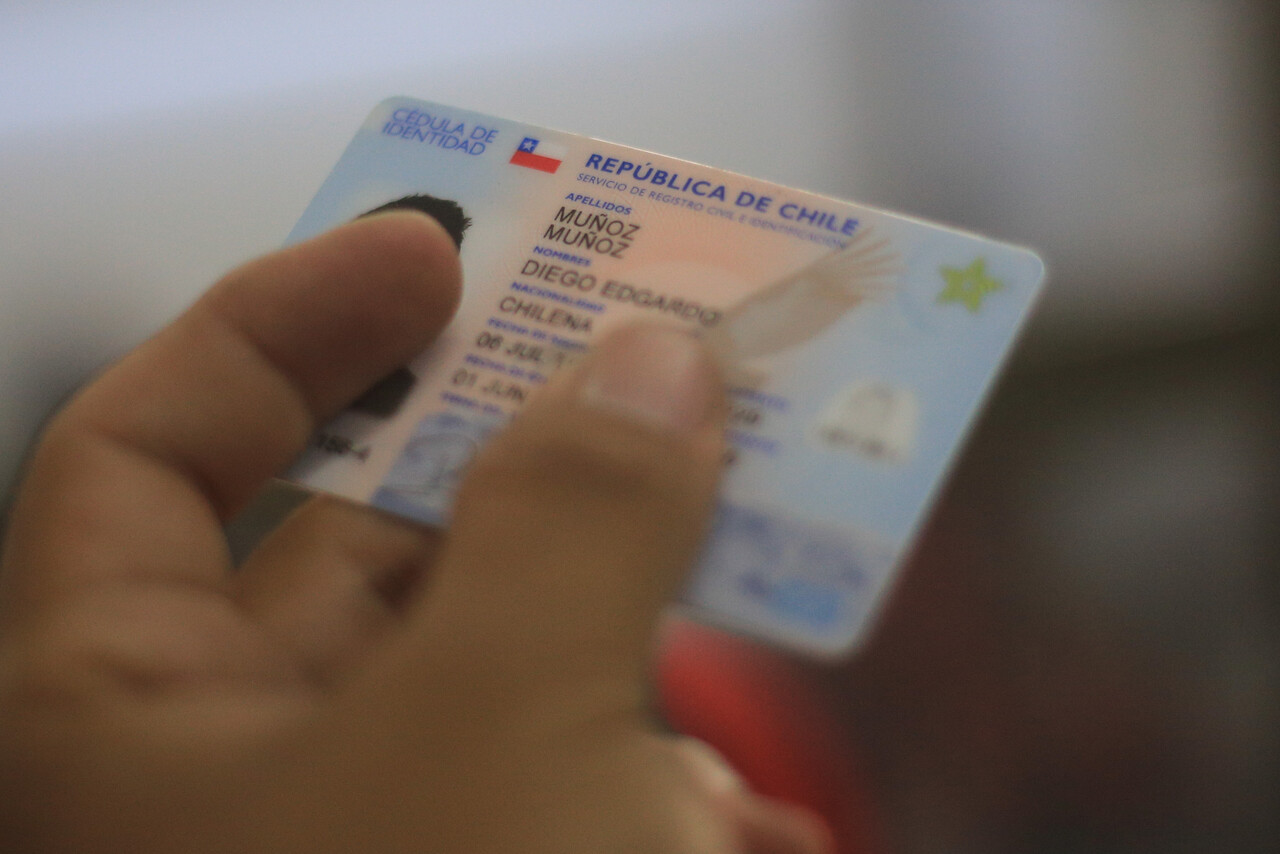 El Registro Civil anunció que antes de fin de año se debería normalizar el proceso de renovación de cédulas de identidad, que se encuentra con retraso producto de la pandemia.