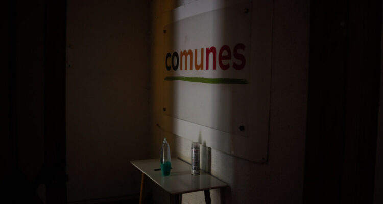 Alcalde de Macul lidera masiva renuncia de militantes de Comunes en medio de críticas al partido