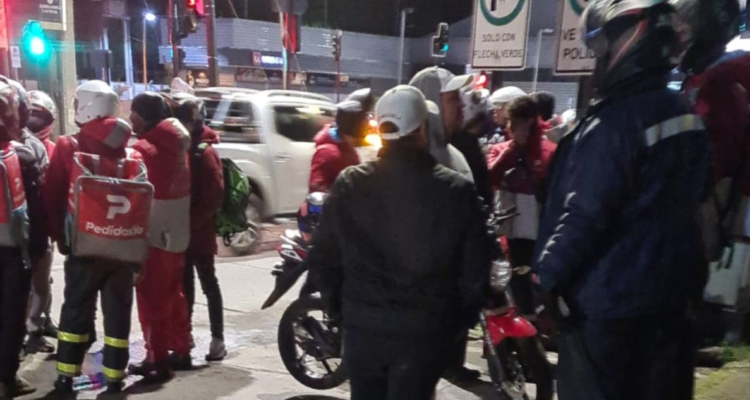 Repartidor sufre robo de moto