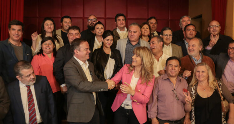 Senadores Ximena Rincón y Matías Walker oficializan su renuncia a la Democracia Cristiana