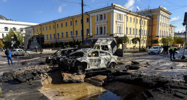 Rusia bombardea Kiev y ciudades de Ucrania por explosión en puente de Crimea: hay muertos y heridos