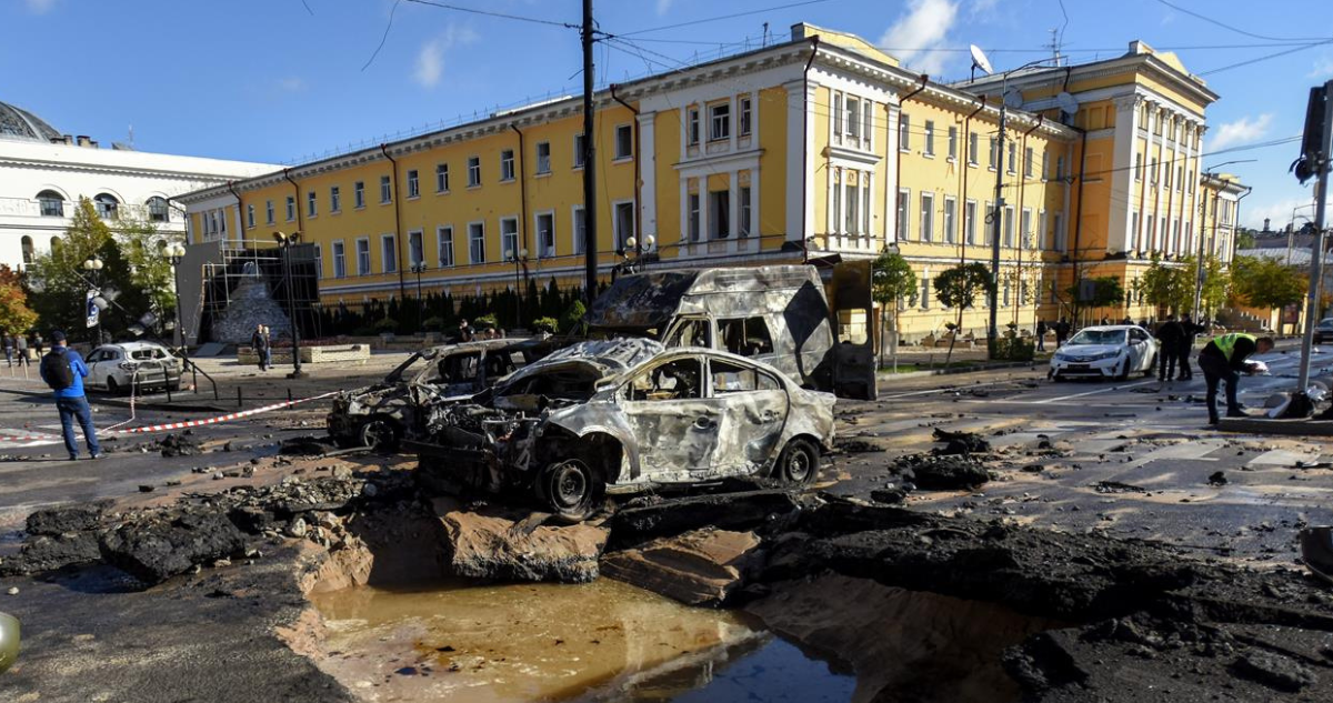 Rusia bombardea Kiev y ciudades de Ucrania por explosión en puente de Crimea: hay muertos y heridos