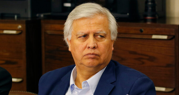 Saavedra por gasto en traslación: “Eso es el costo hoy día cuando uno echa bencinita a los autos”