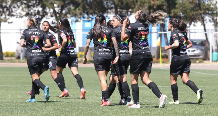 Santiago Morning se alista para enfrentar a América de Cali en su debut de la Copa Libertadores femenina en Ecuador.
