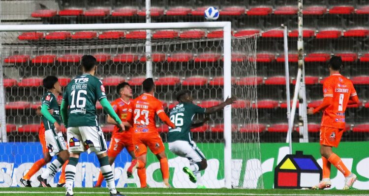 Santiago Wanderers y Cobreloa empataron en un partidazo