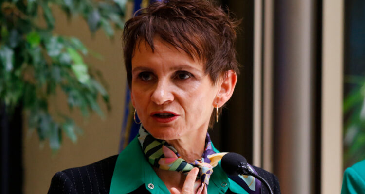 Tohá defiende a Carabineros en medio de críticas cruzadas entre Socialismo Democrático y el PC