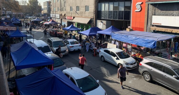 “Toldos azules” vuelven a barrio Meiggs: comercio establecido denuncia poca presencia de Carabineros