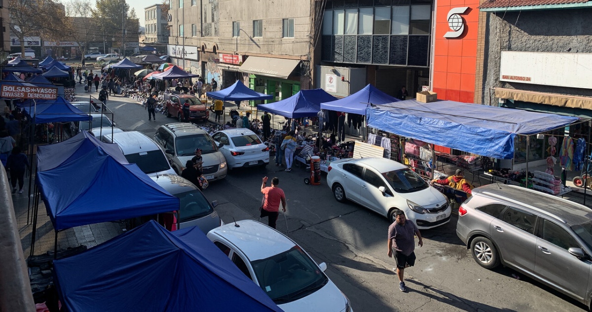 “Toldos azules” vuelven a barrio Meiggs: comercio establecido denuncia poca presencia de Carabineros