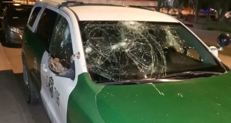 turba-delincuentes-agreden-carabineros