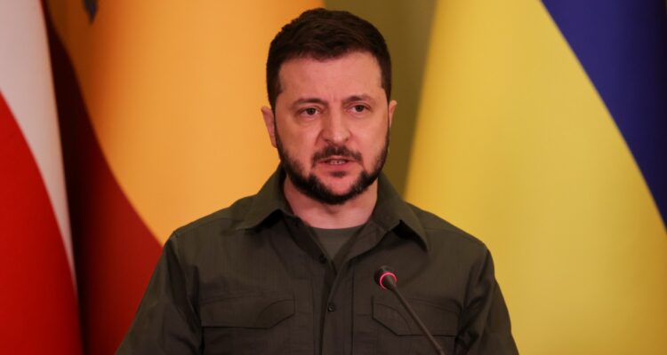 Reportan que Ucrania bombardeó un depósito de petróleo en localidad fronteriza de Rusia