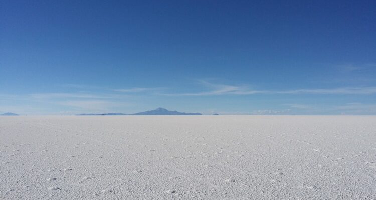 Bolivia anuncia que planea construir al menos dos plantas de extracción directa de litio