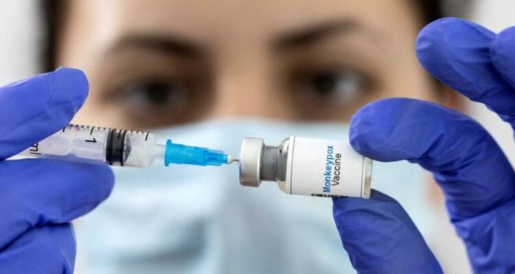Minsal comenzó con la vacuna contra la Viruela del Mono en Chile