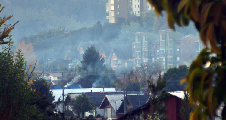 Episodios críticos por mala calidad del aire en Valdivia disminuyeron un 4% este año