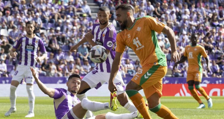 Valladolid y Real Betis igualaron por La Liga de España.