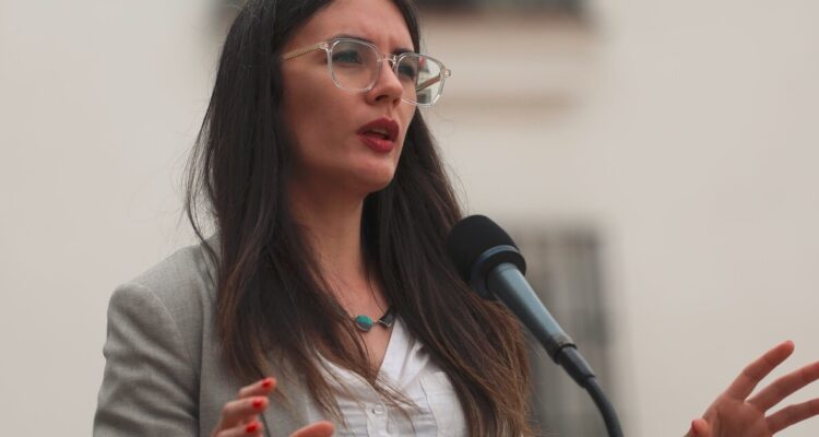 Ministra Camila Vallejo reacciona a voto obligatorio