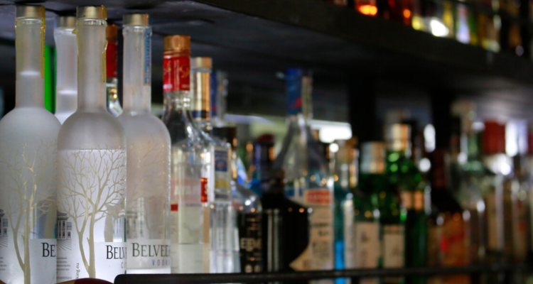 Detectan venta clandestina de alcoholes en Osorno
