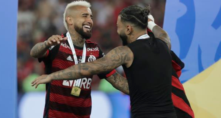 Prensa brasileña destaca la adaptación de Arturo Vidal en Flamengo.