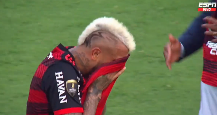 Arturo Vidal se emociona por su nuevo título de Copa Libertadores.