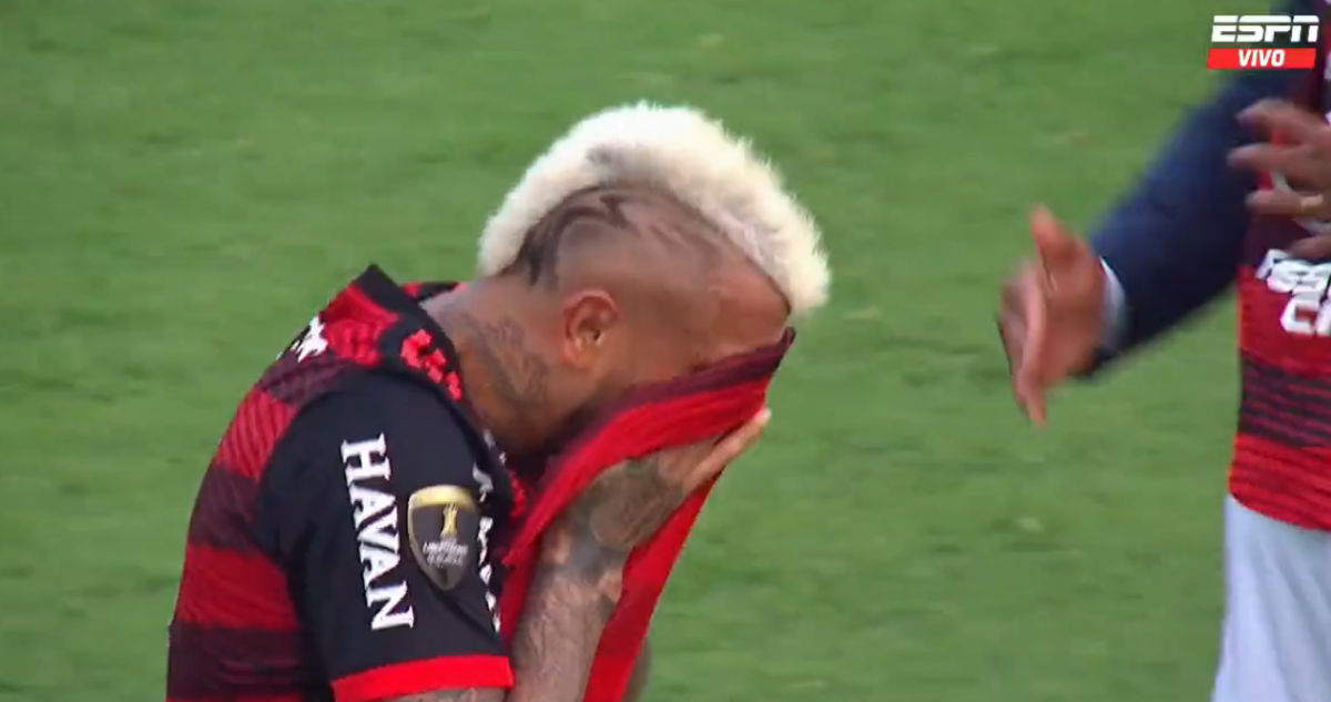 Arturo Vidal se emociona por su nuevo título de Copa Libertadores.