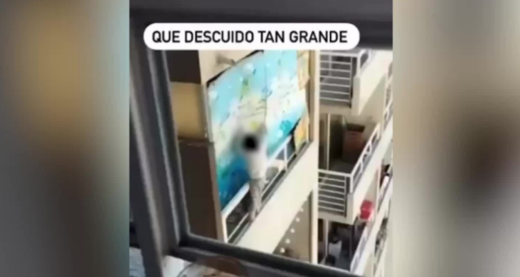 Graban a niño jugando en el borde de un balcón en guardería clandestina de Estación Central