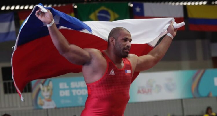 Yasmani Acosta brilla en los Odesur con oro en la lucha grecorromana