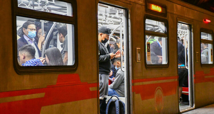 vagón del metro de santiago
