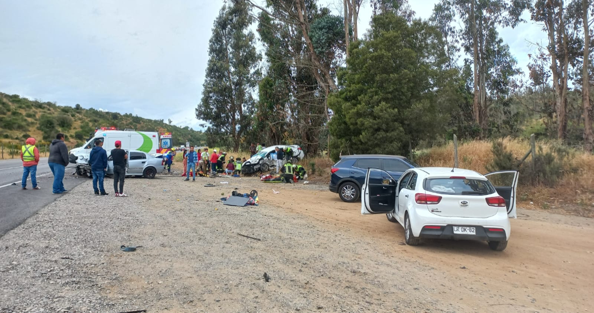 Tres muertos y al menos seis lesionados deja colisión de dos vehículos en Casablanca