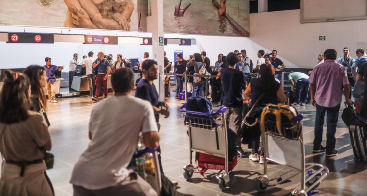 367 vuelos canceló Latam por fatal accidente en aeropuerto de Lima: revisa opciones para pasajeros